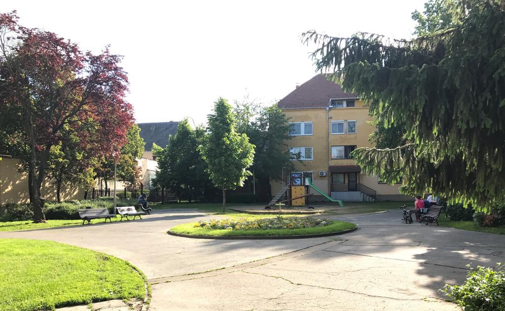 Melody Apartman Егер Екстериор снимка